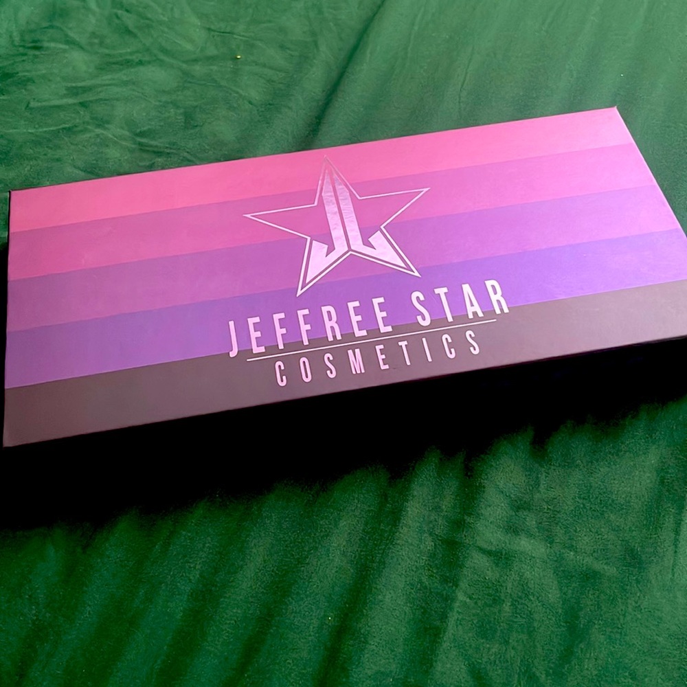 Jeffree Starr queen bitch purple lipstick